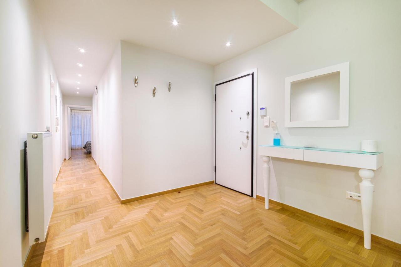 Urban Luxury On A Quiet Street In The Center Of Athensアパートメント エクステリア 写真
