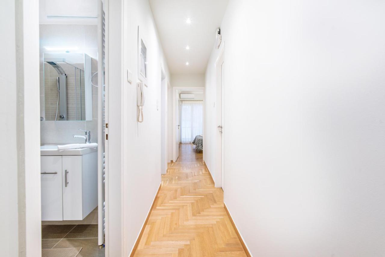 Urban Luxury On A Quiet Street In The Center Of Athensアパートメント エクステリア 写真