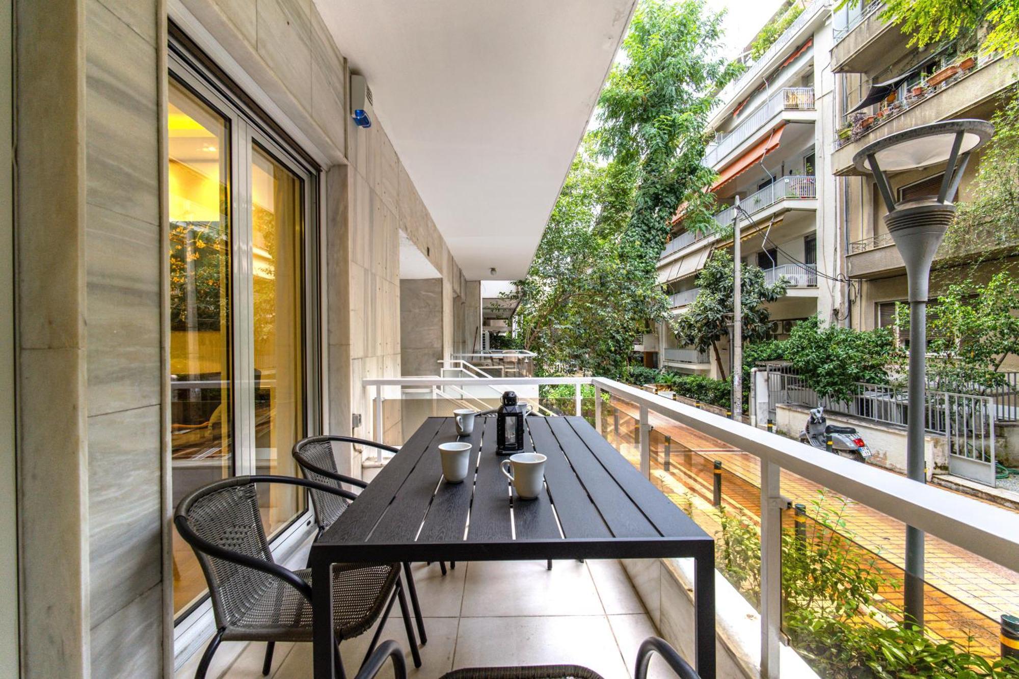 Urban Luxury On A Quiet Street In The Center Of Athensアパートメント エクステリア 写真